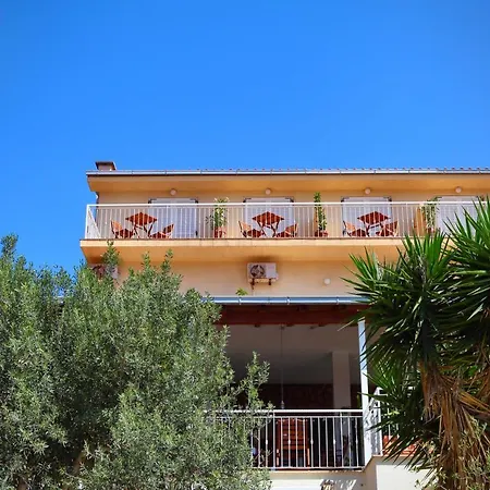 Villa Veli Nova Bed & Breakfast
